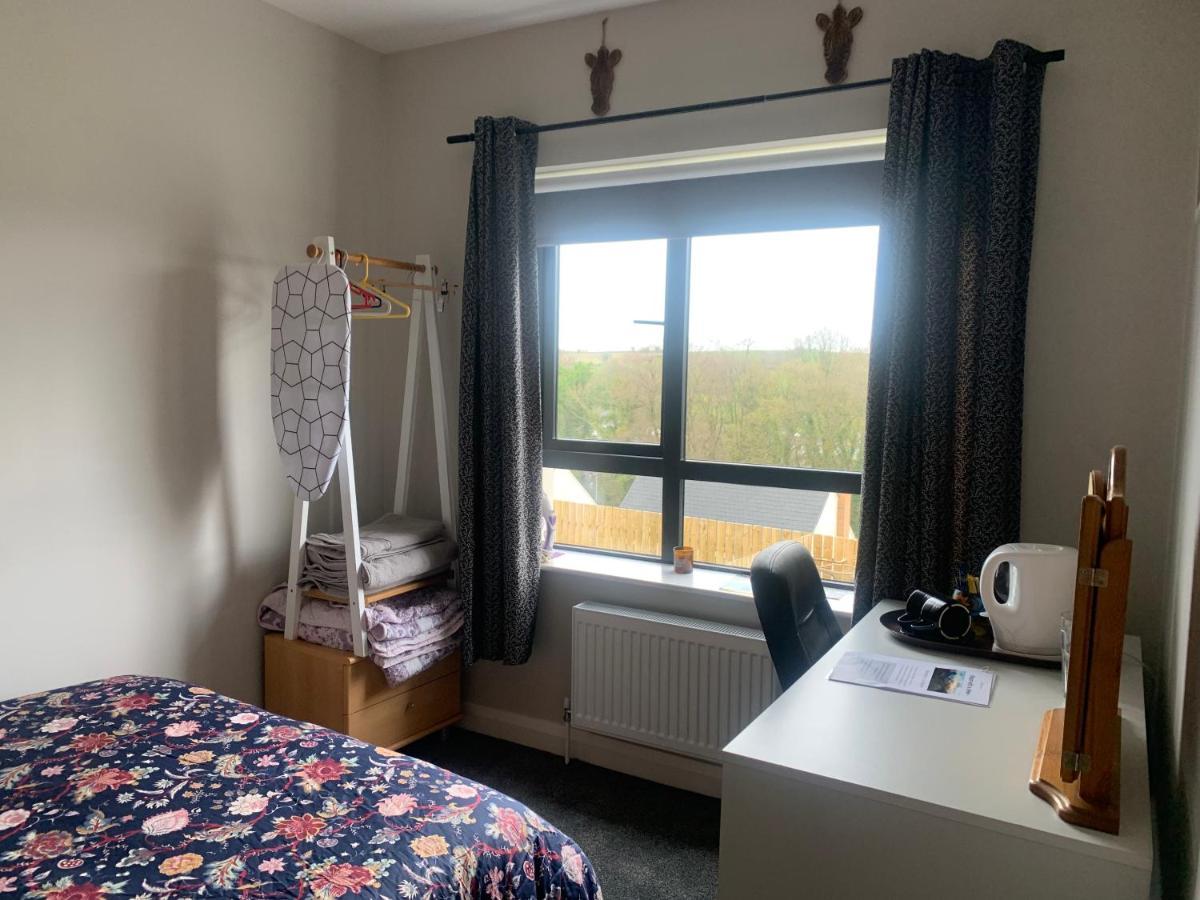 Room With A View Ньюрі Екстер'єр фото